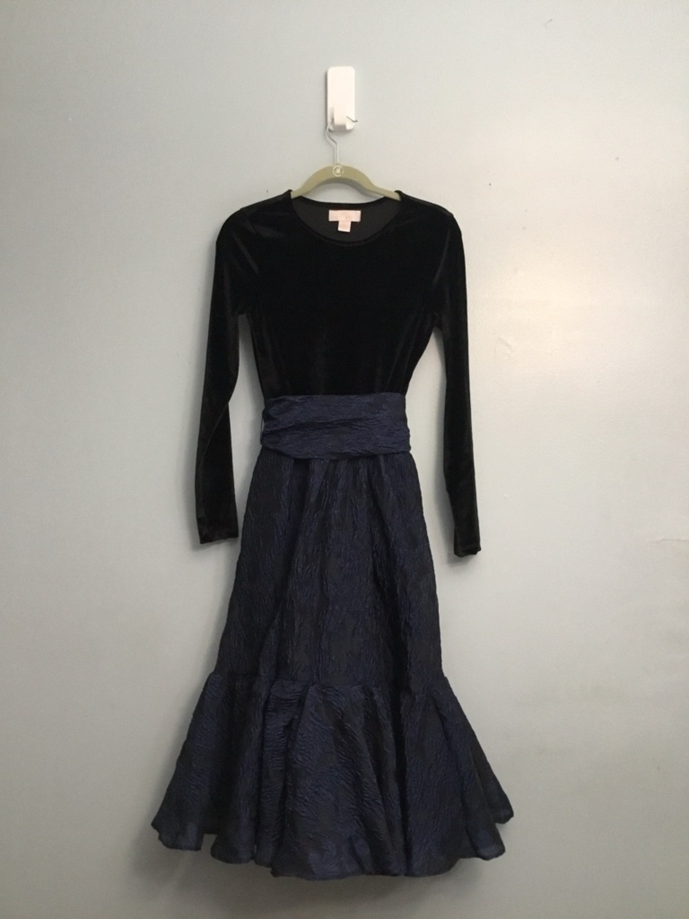 Rachel Parcell Black and Navy Blue Velvet Top with Navy Textured Dress size 2